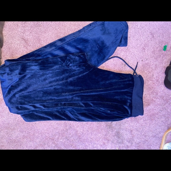 Blue velvet set size small never worn person didn’t like it - Picture 2 of 2